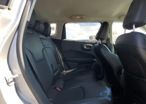 2019 Jeep Compass Latitude z USA, uszkodzony, nr VIN 3C4NJDBB5KT835106